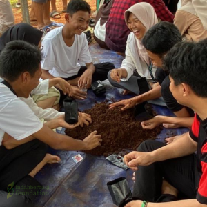 Yayasan Indah Berbagi menanam