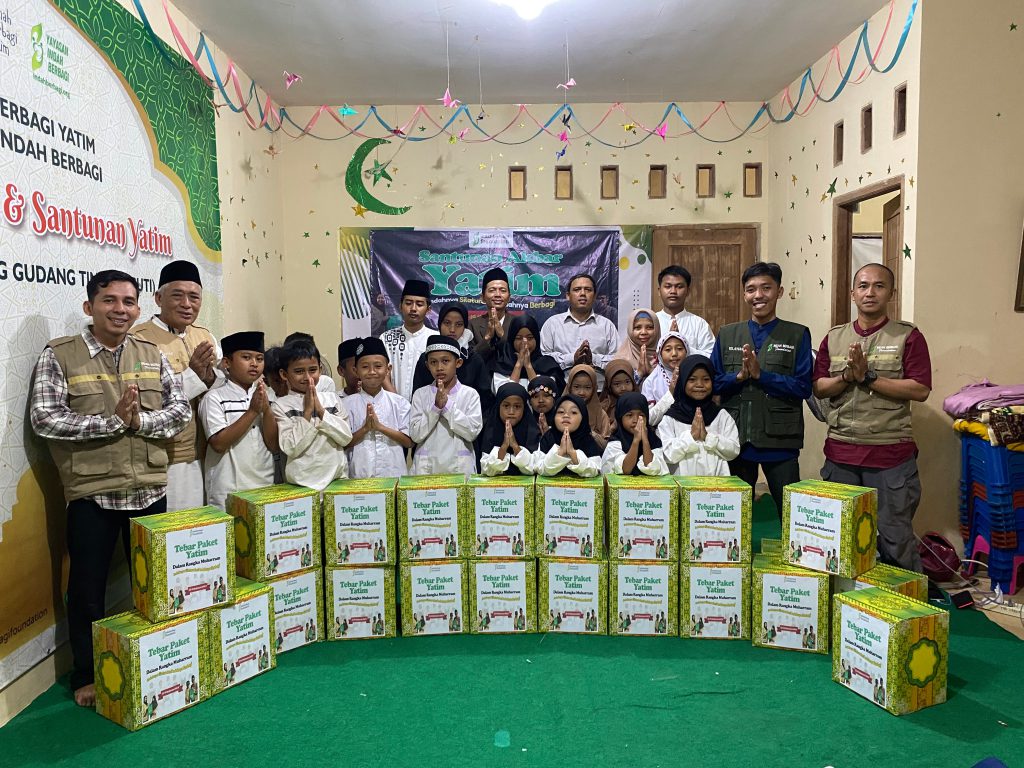 Penyaluran paket santunan yatim